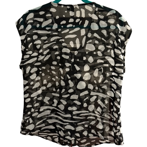 Relativity Black and White Ruffled Sleeveless Blouse - Picture 5 of 5